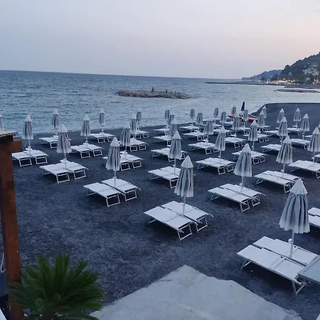 Apartment A 10 Metri Dal Mare *