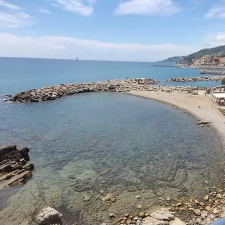 A 10 Metri Dal Mare Апартаменты *